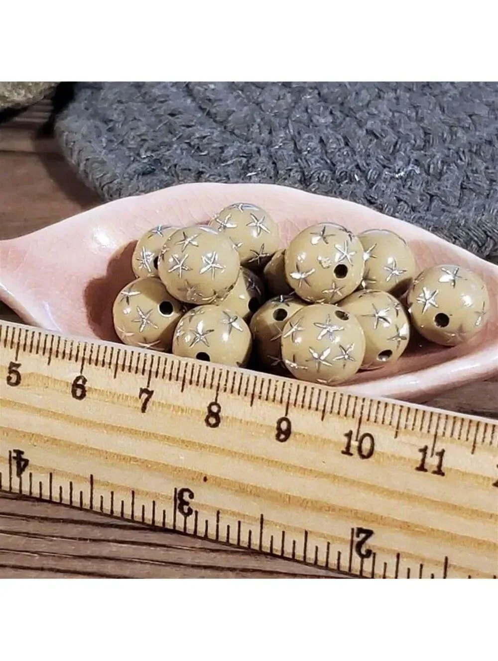 10 Vintage Retro Beige Tan Silver Stars 12mm Round Acrylic Shabby Chic Beads